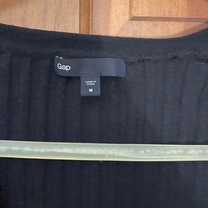 Black gap V-neck ribbed cardigan
